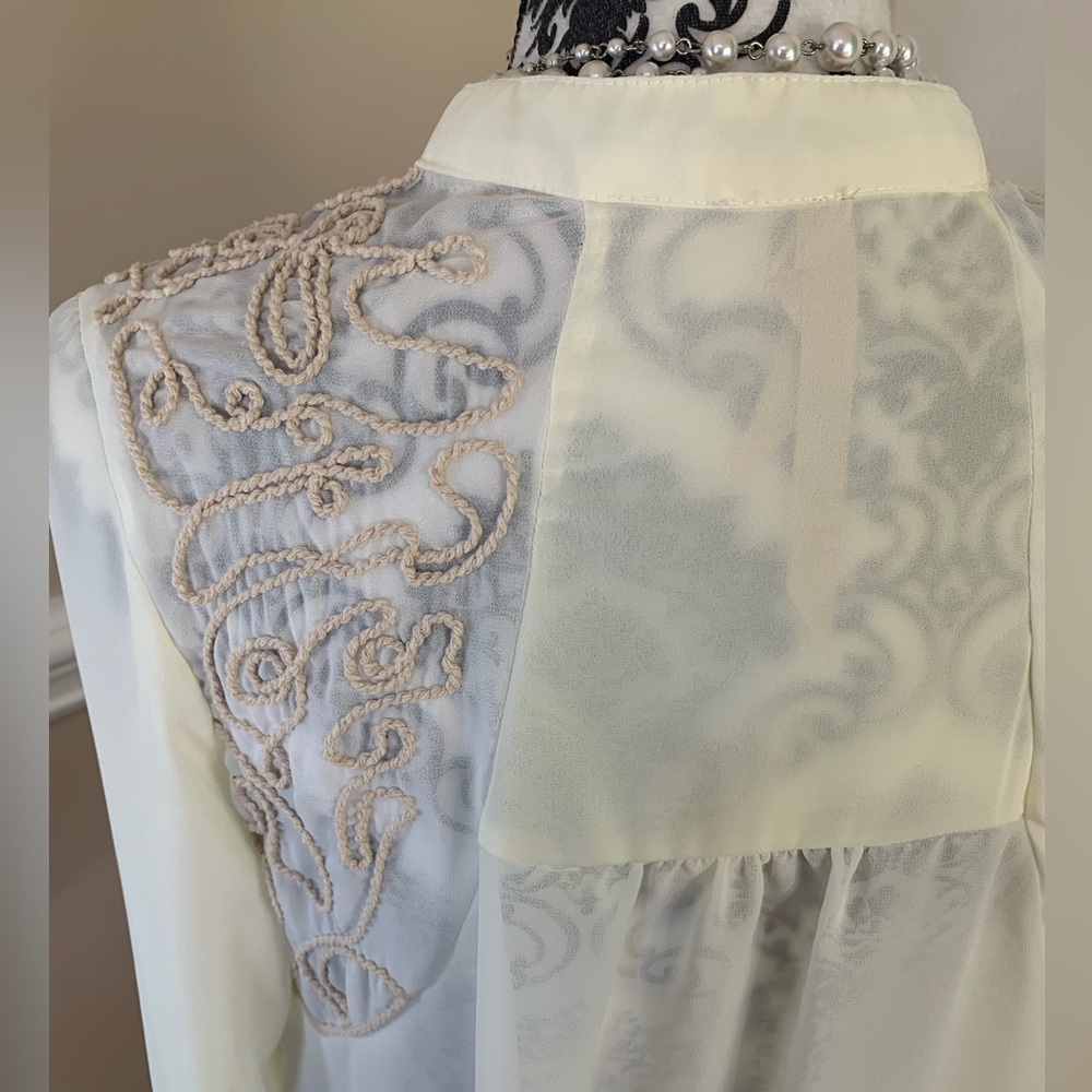 Hem & Thread, Women’s Button Up With Beautiful De… - image 8